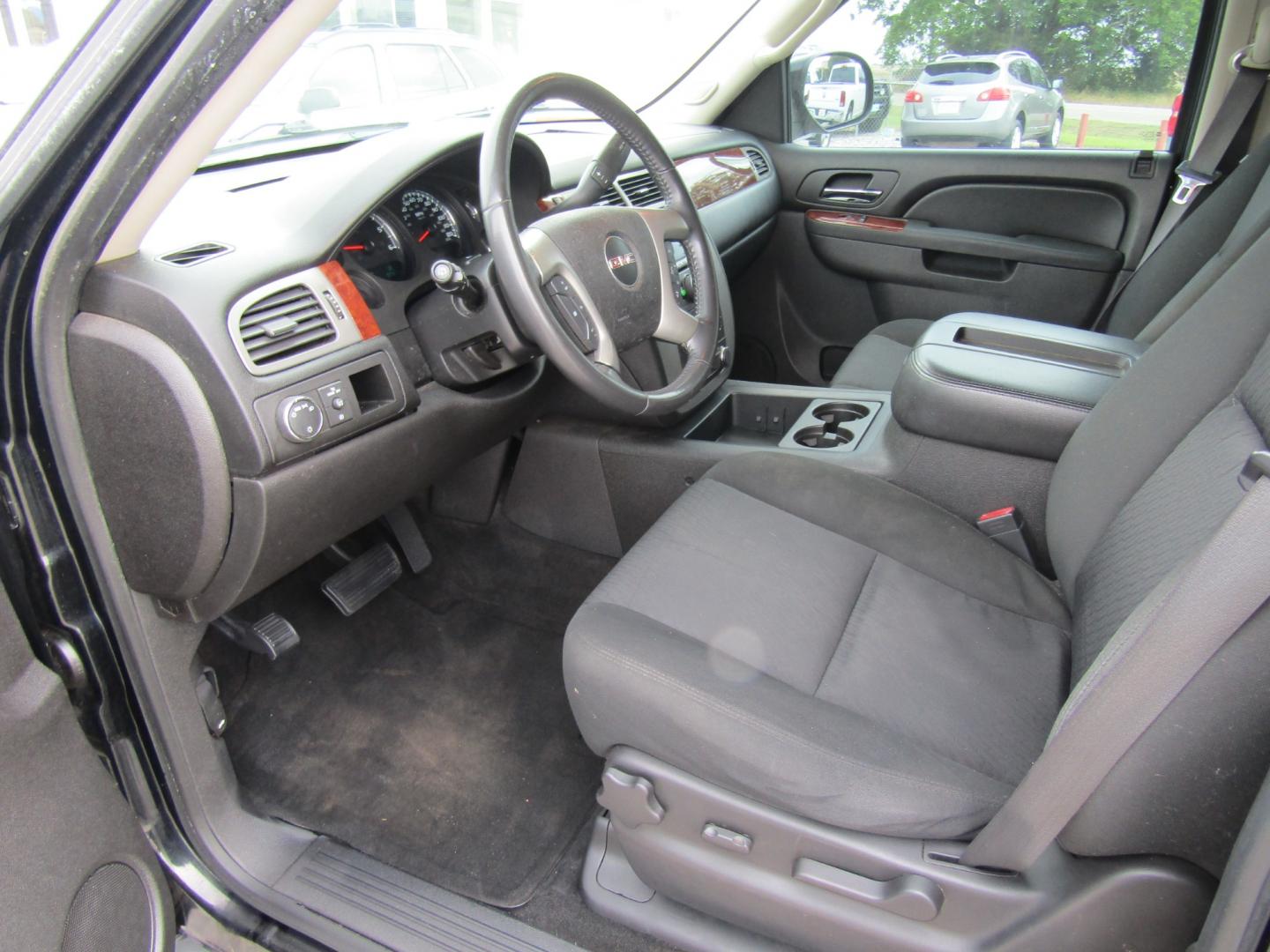 2012 Black /Gray GMC Yukon SLE1 2WD (1GKS1AE03CR) with an 5.3L V8 OHV 16V FFV engine, Automatic transmission, located at 15016 S Hwy 231, Midland City, AL, 36350, (334) 983-3001, 31.306210, -85.495277 - Photo#3